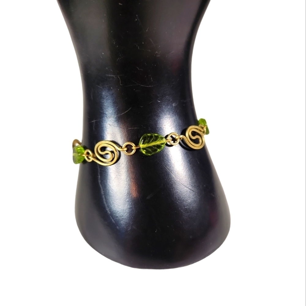 Delicate Leaf Chain Bracelet